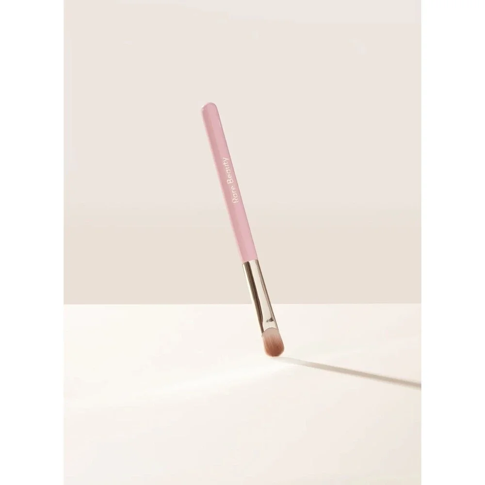 Rare Beauty by Selena Gomez Stay Vulnerable All-Over Eyeshadow Brush | NIB